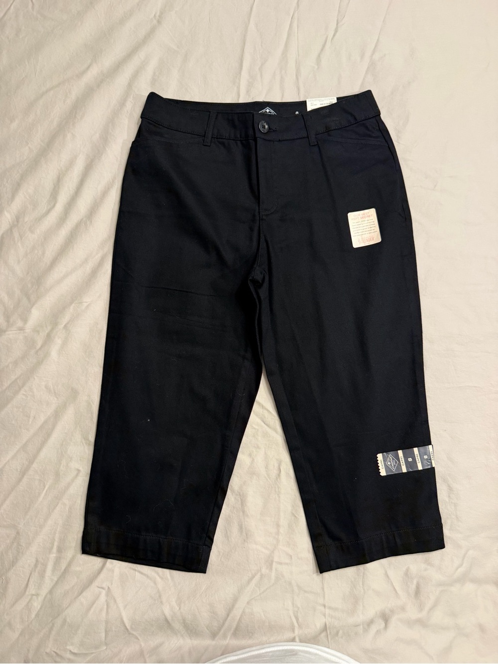 NWT St. John’s Bay Capri Pants Size 8 Black